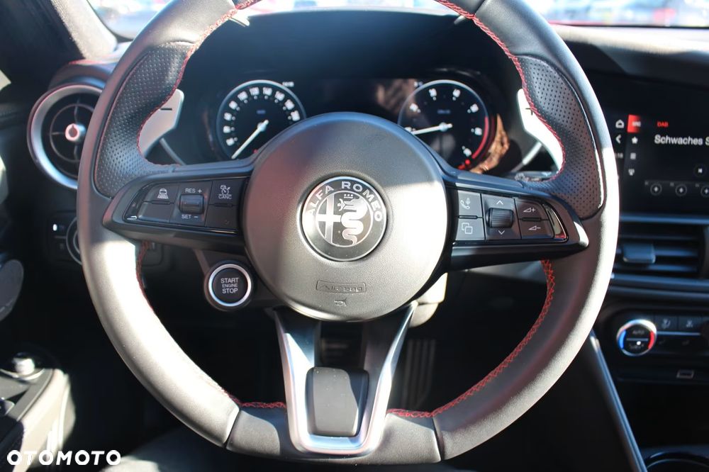Alfa Romeo Giulia 2.0 Turbo 16V AT8-Q4 Competizione - 11