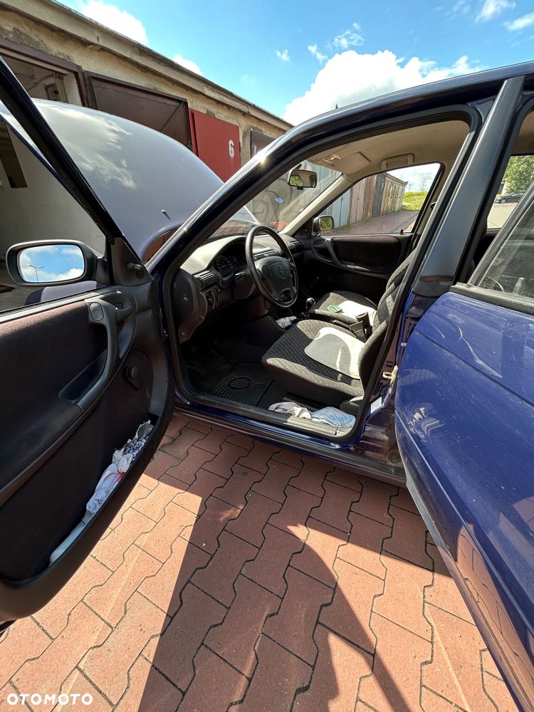 Opel Astra 1.4 GL - 10