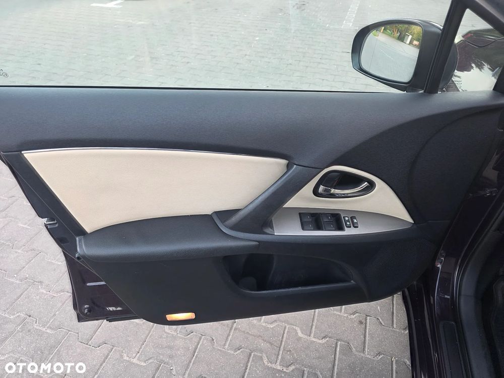 Toyota Avensis 1.8 Executive - 24
