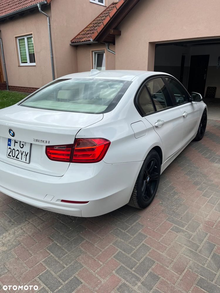 BMW Seria 3 320i - 6
