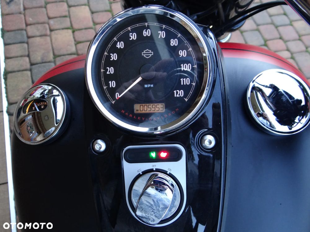 Harley-Davidson Dyna Fat Bob - 8