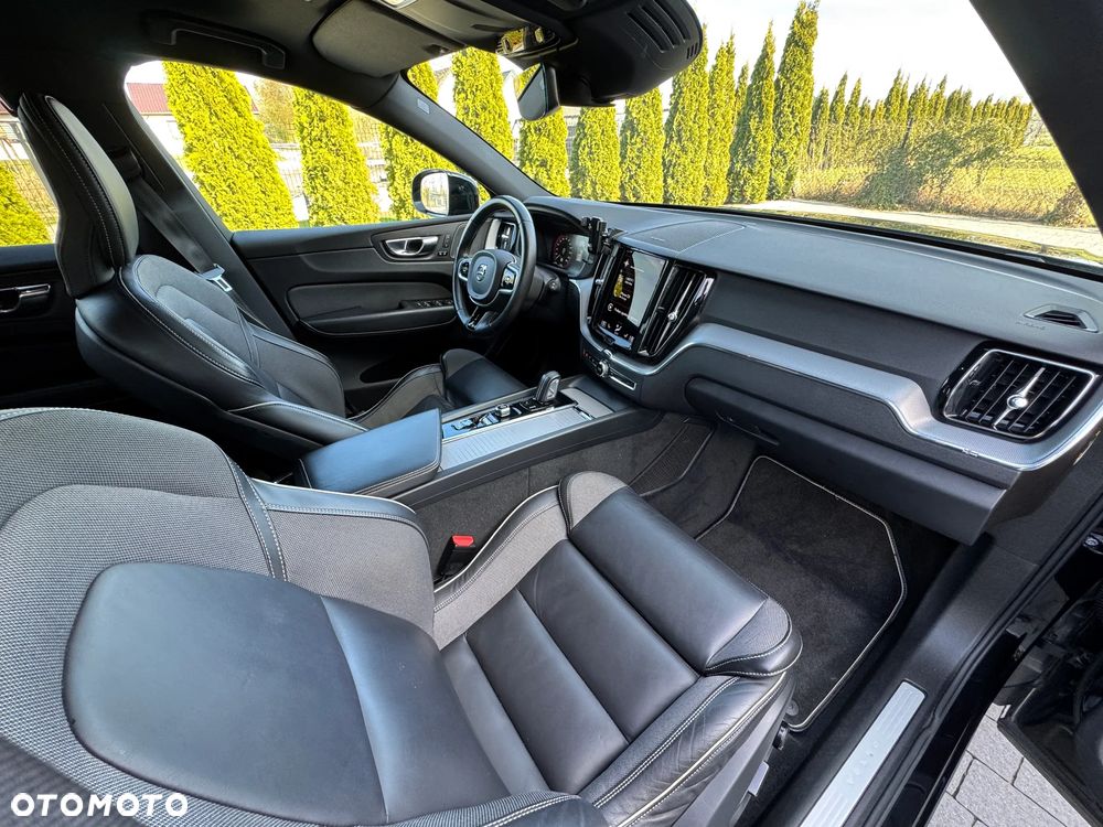 Volvo XC 60 B5 D AWD R-Design - 19