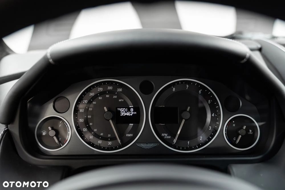 Aston Martin V12 Vantage - 27