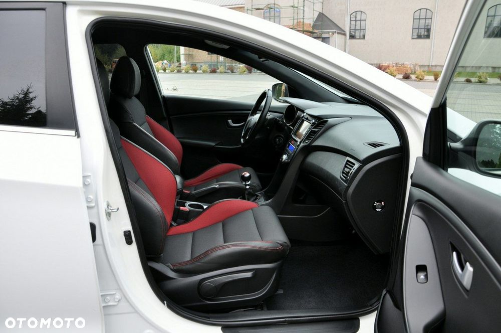 Hyundai i30 1.6 GDI Turbo Luxury - 17