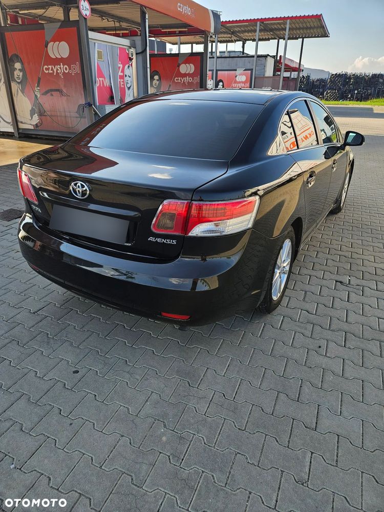 Toyota Avensis 1.8 Sol - 12