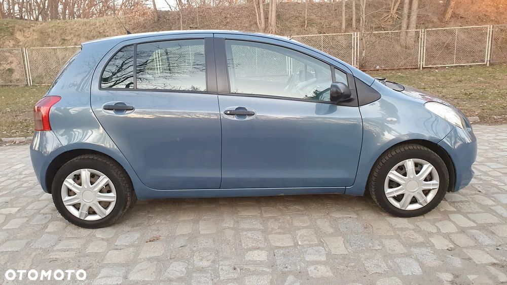 Toyota Yaris 1.3 Luna Premium - 4