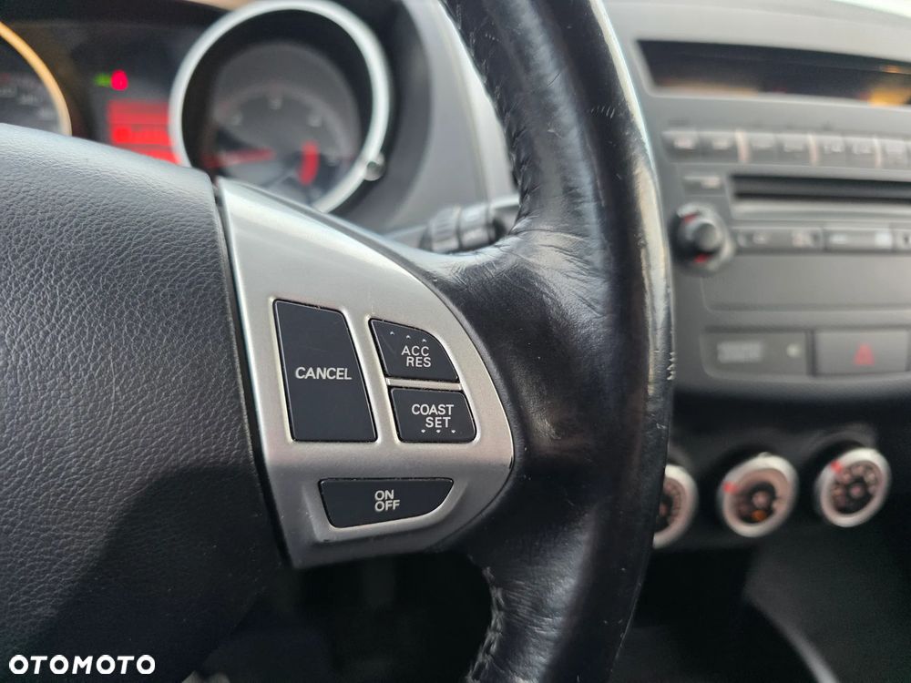 Mitsubishi Outlander - 27
