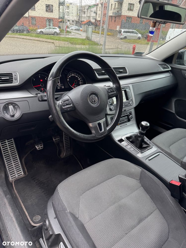 Volkswagen Passat 1.6 TDI DPF BlueMot Comfortline - 8