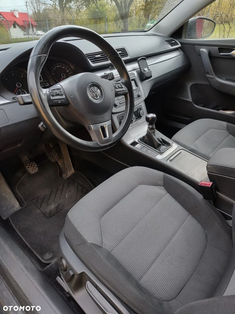 Volkswagen Passat 2.0 TDI DPF BlueMotion Technology Comfortline - 12