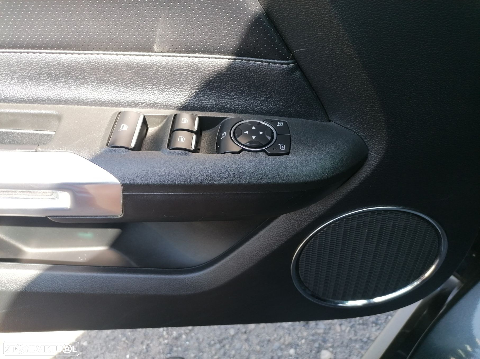 Ford Mustang Cabrio 2.3 Eco Boost - 26