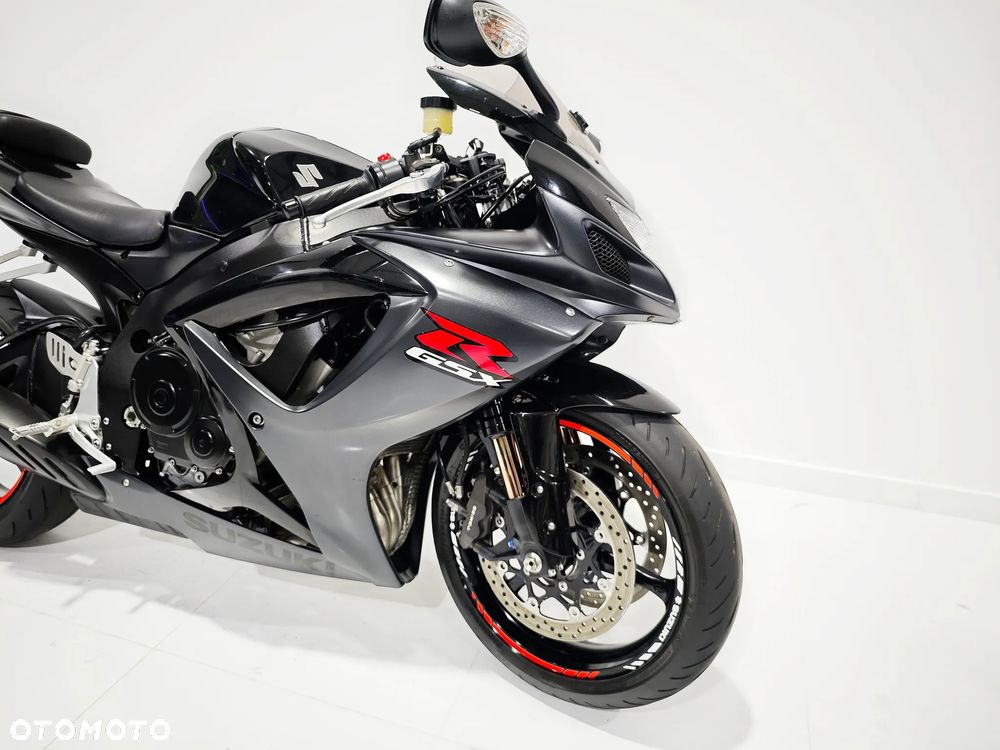 Suzuki GSX-R - 6