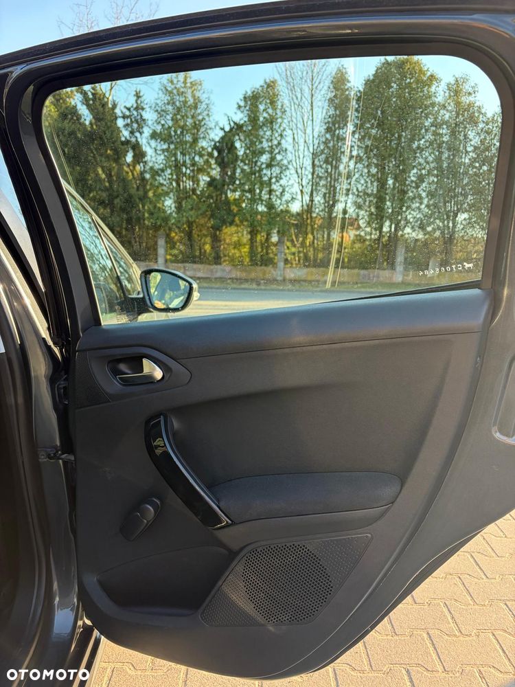 Peugeot 208 82 PureTech Style - 12