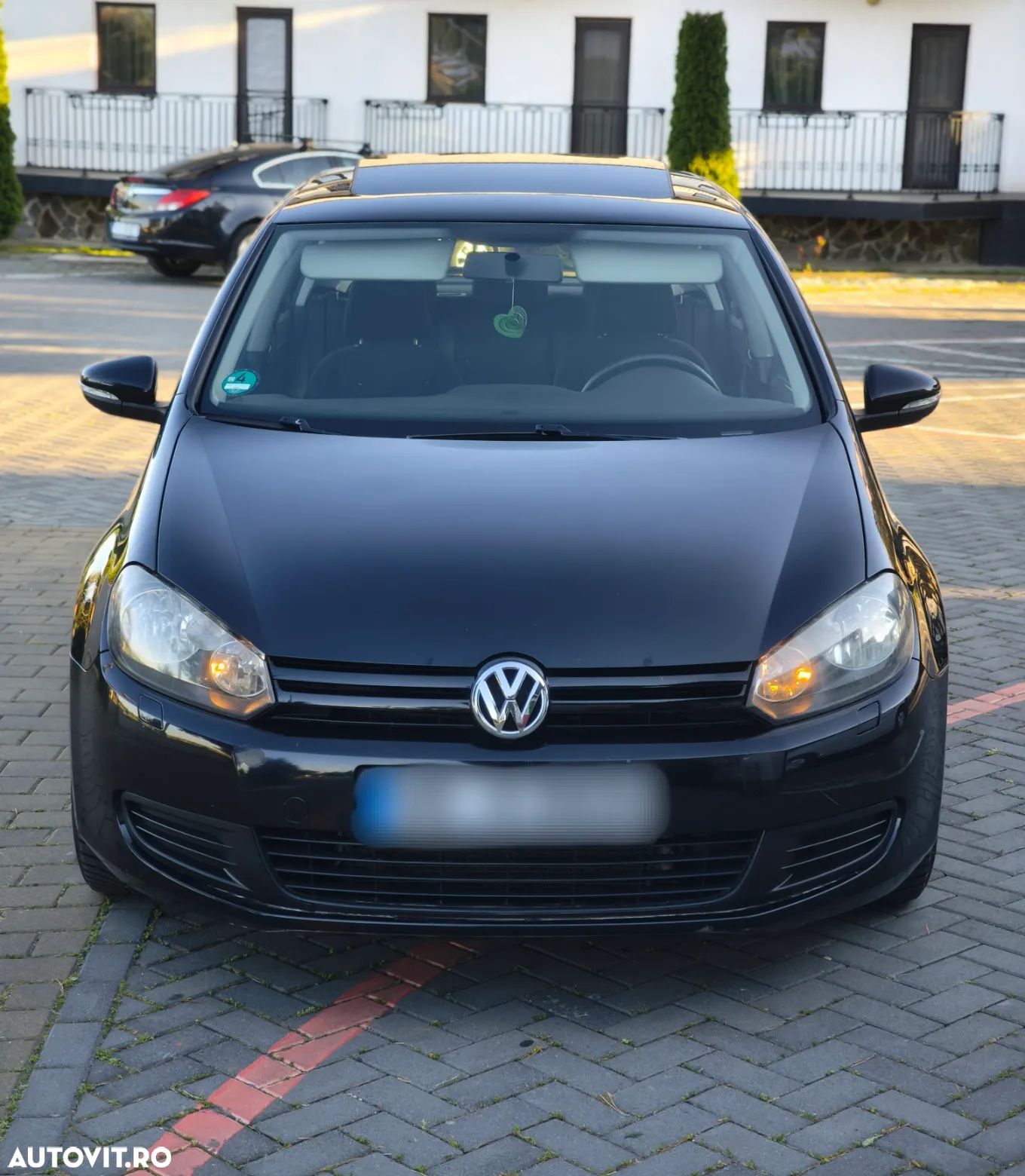 Volkswagen Golf - 1