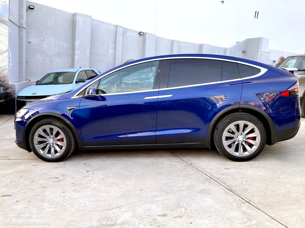 Tesla Model X - 6