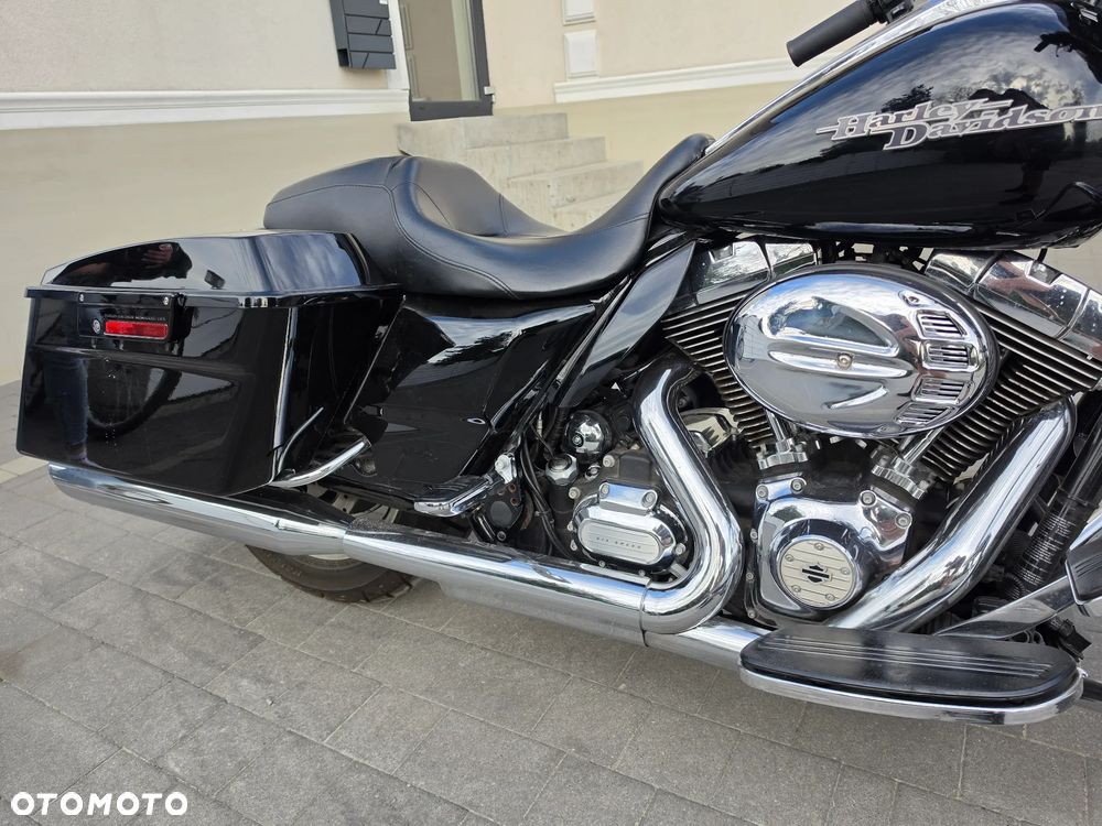 Harley-Davidson CVO Street Glide - 13