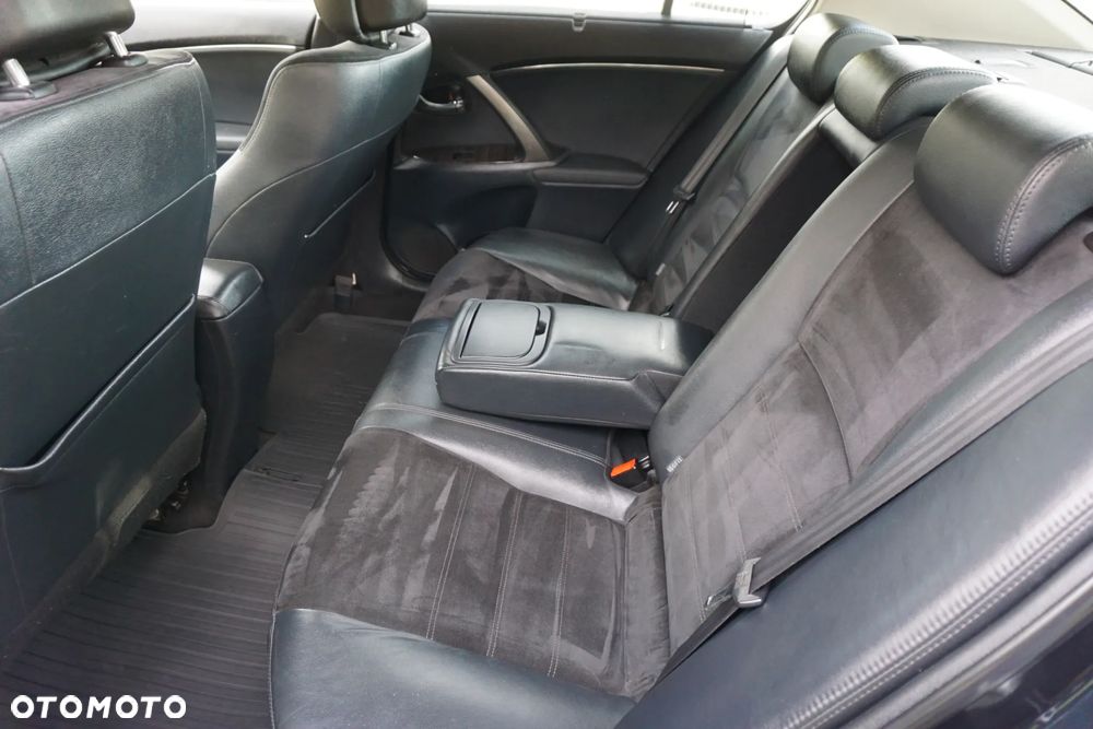 Toyota Avensis 2.0 D-4D Premium - 11