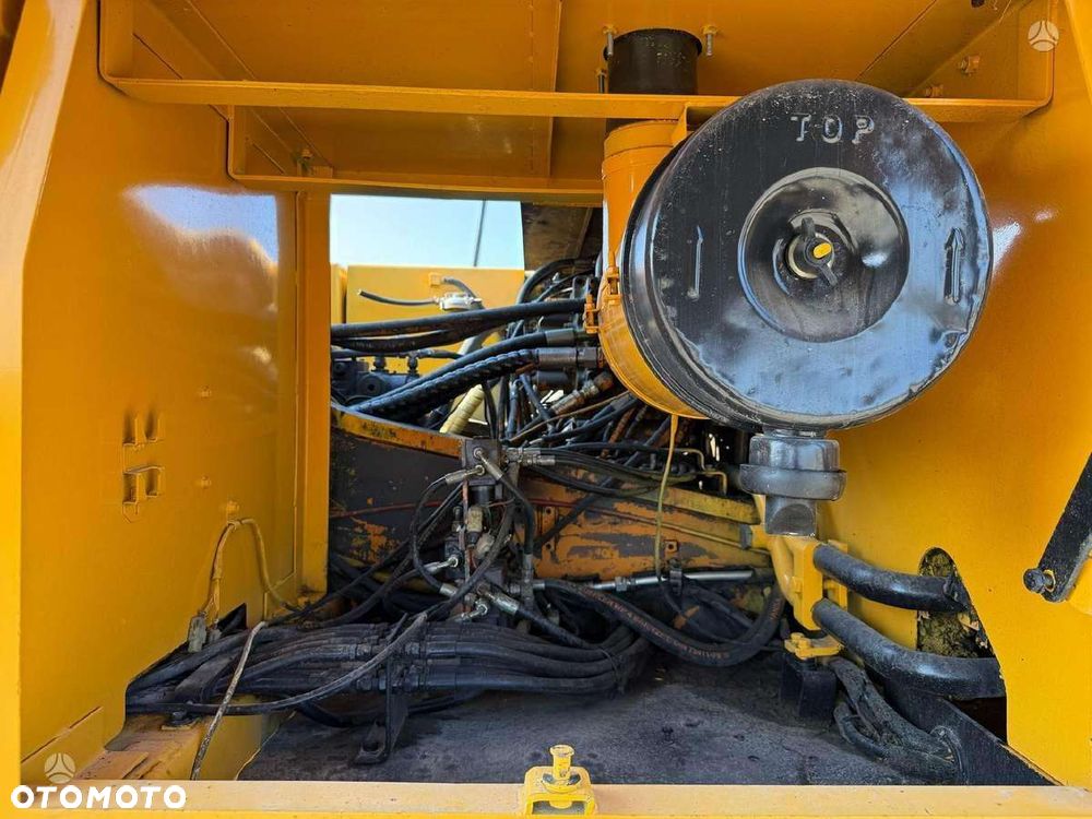 Volvo EC 240 LC - 12