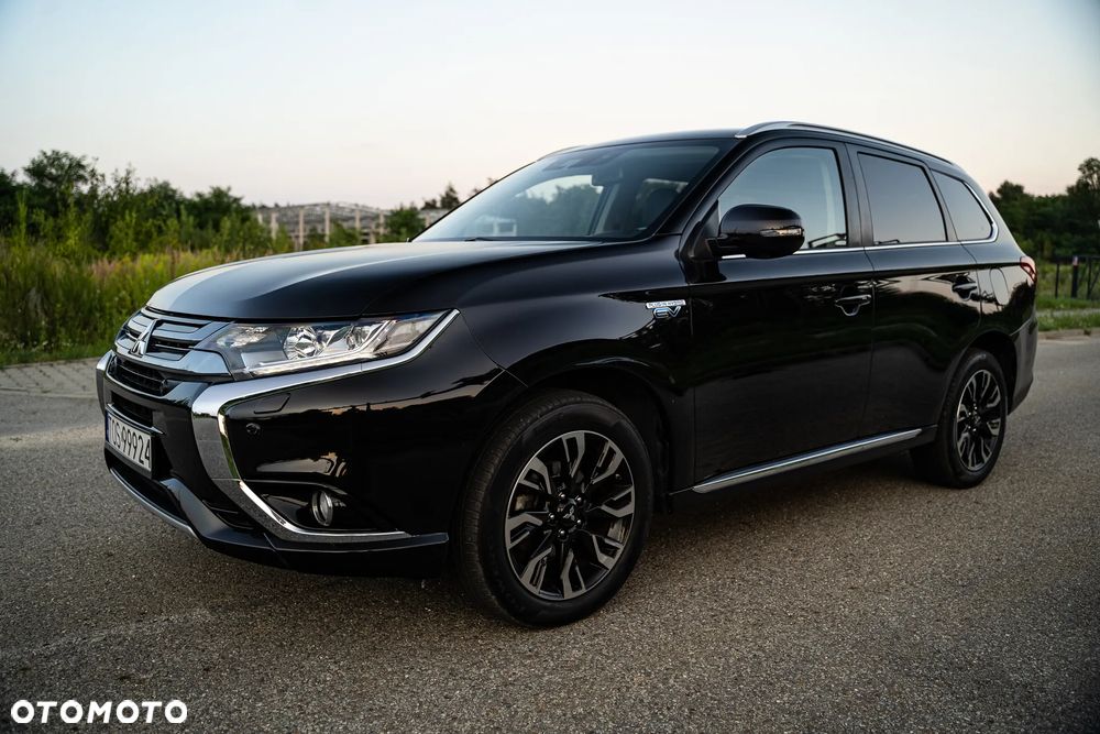 Mitsubishi Outlander - 2