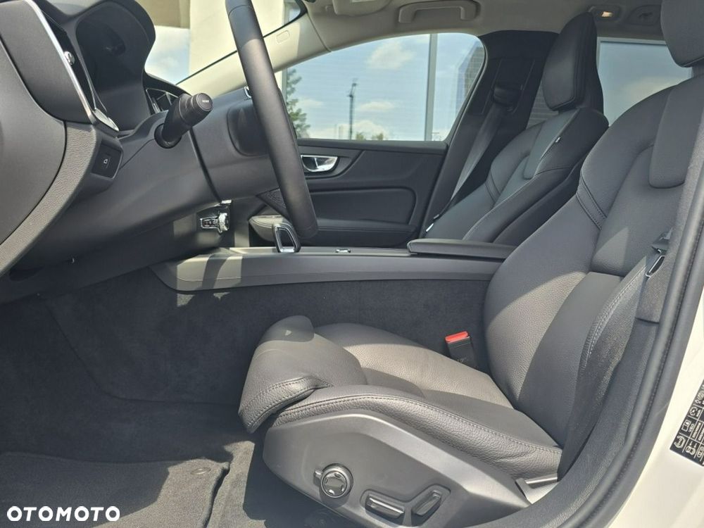 Volvo V60 B4 B DKG Plus Dark - 7