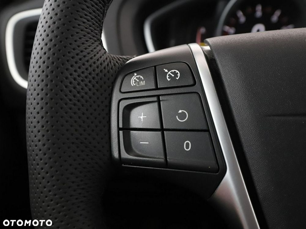 Volvo V40 T2 Momentum - 31