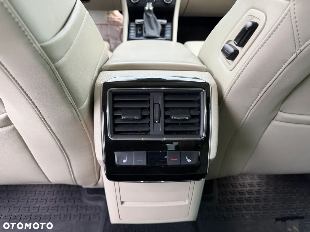 Skoda Superb 2.0 TDI 4x4 L&K DSG - 18