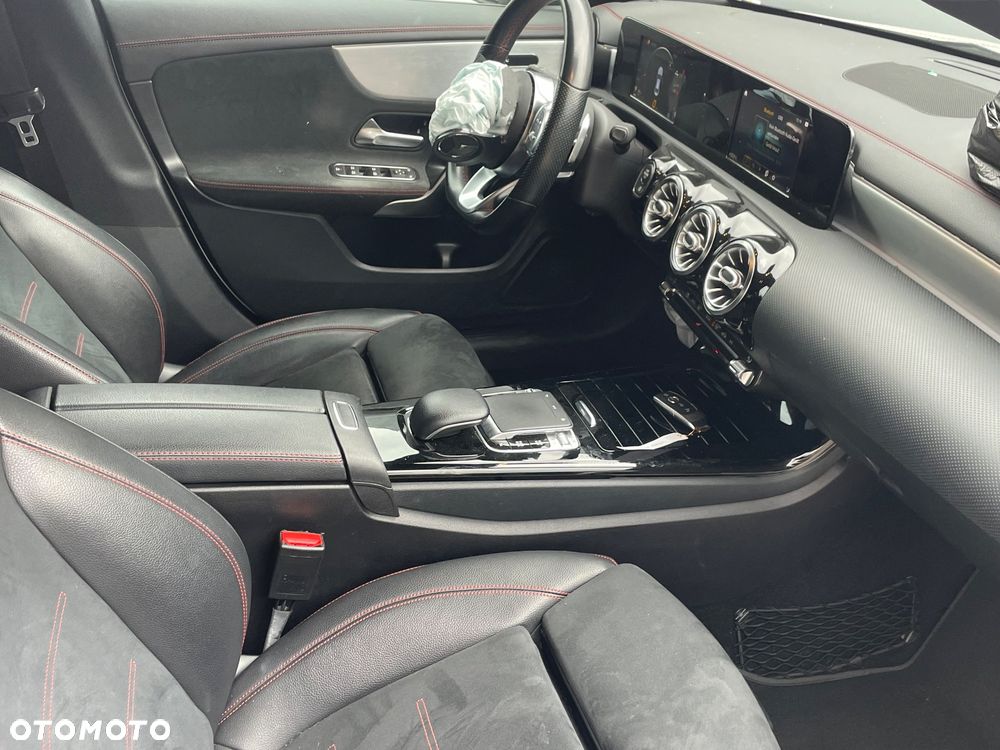 Mercedes-Benz CLA 180 7G-DCT AMG Line - 8