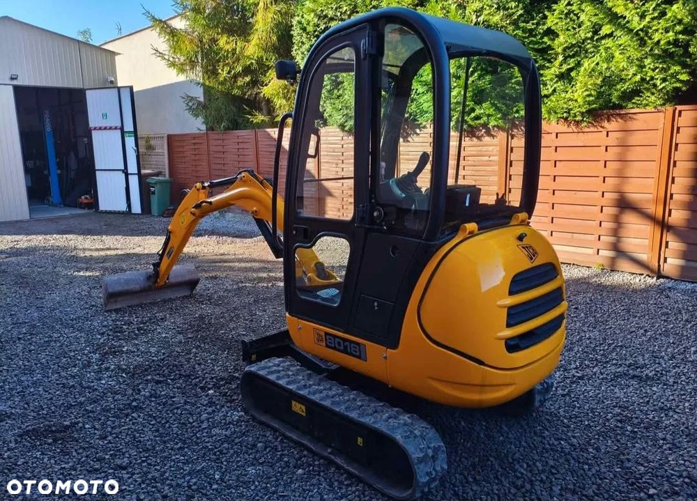 JCB 8018 - 3