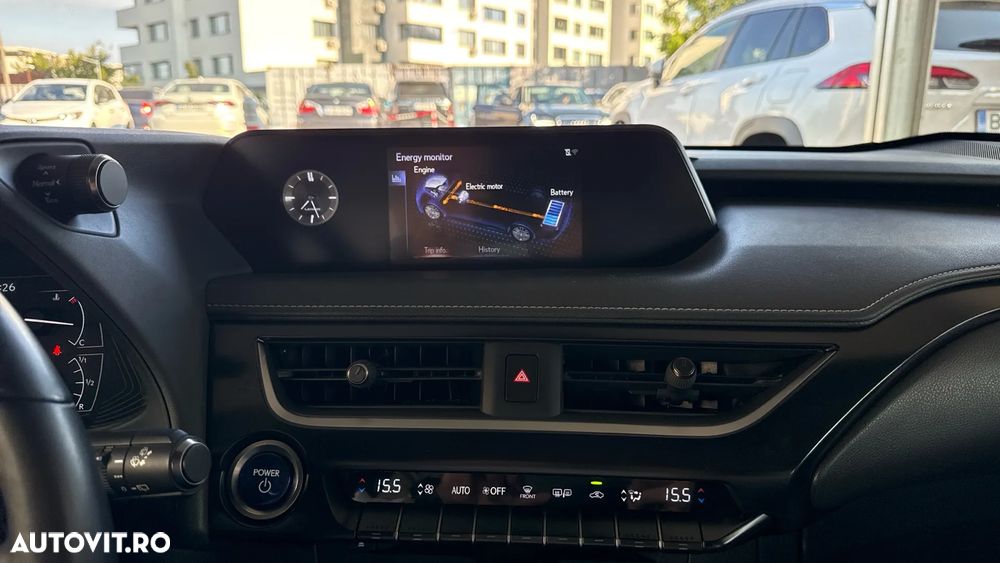 Lexus UX 250h FWD Executive - 24