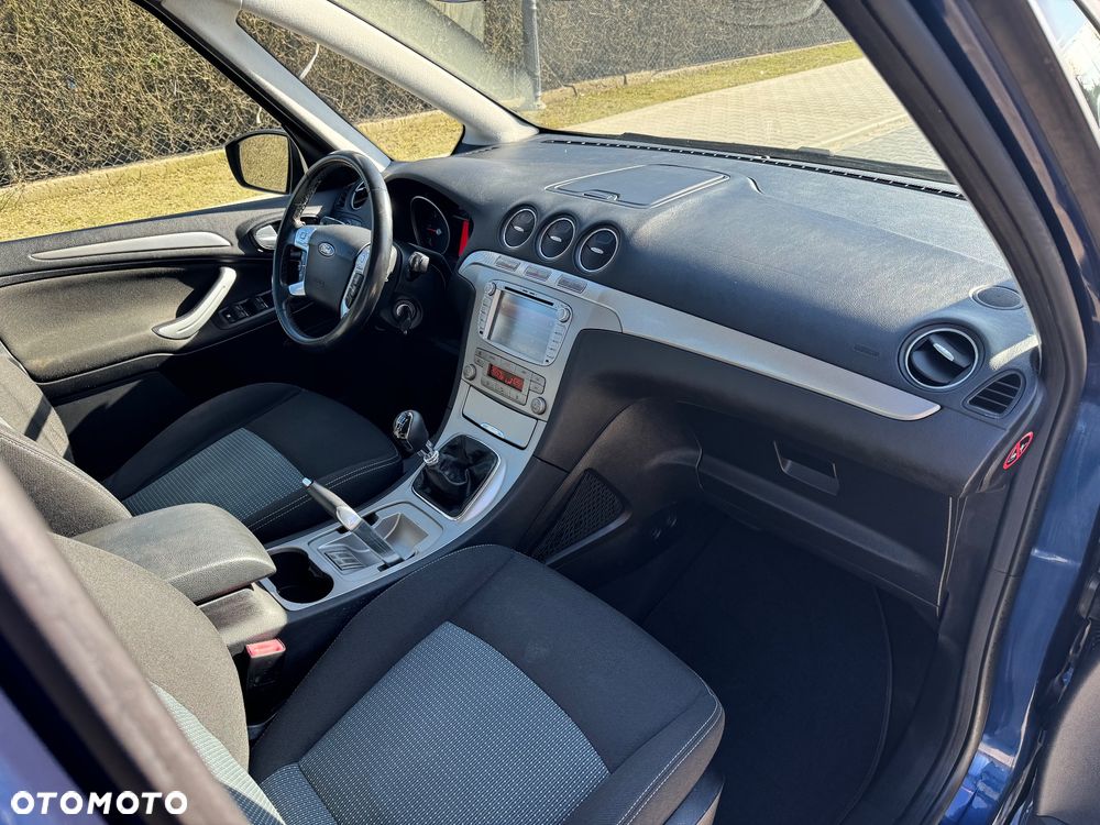 Ford Galaxy - 11