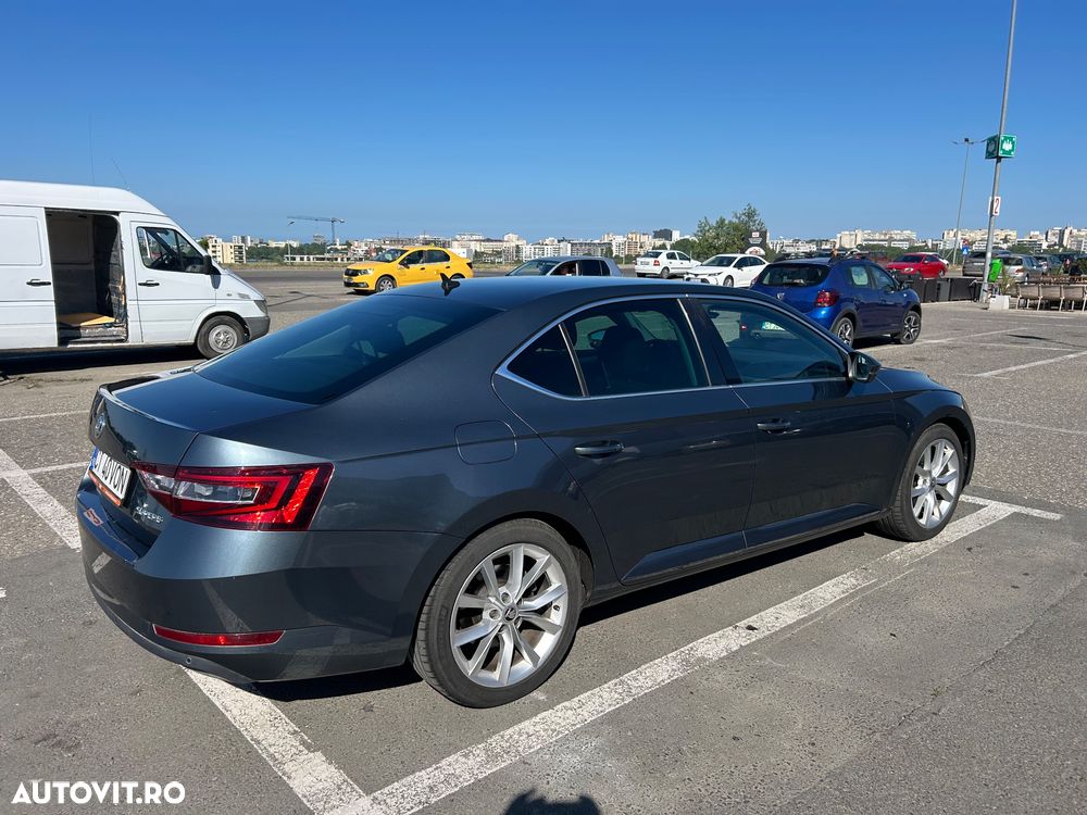 Skoda Superb 2.0 TDI DSG Ambition - 7