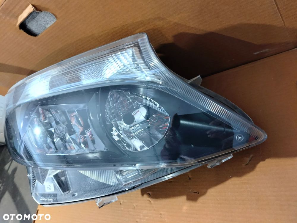 Lampa prawy przód Mercedes Vito V 447 Europa - 2