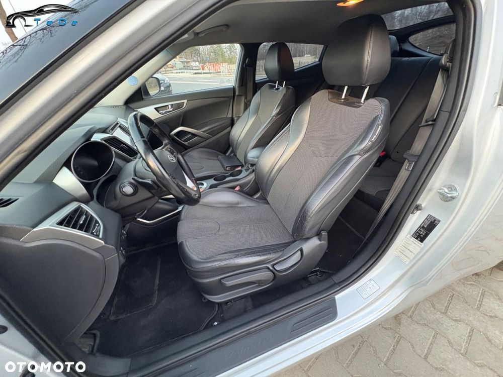 Hyundai Veloster 1.6 DCT Premium - 22