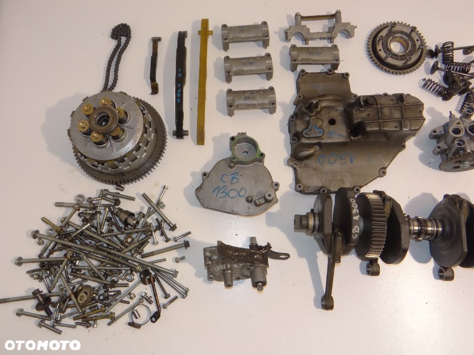 CB 1300 Wał + panewki + korbowody+ podpory wału, kosz sprzęgła, miska olejowa, wałek rozrządu, zawory, szklanki - 2
