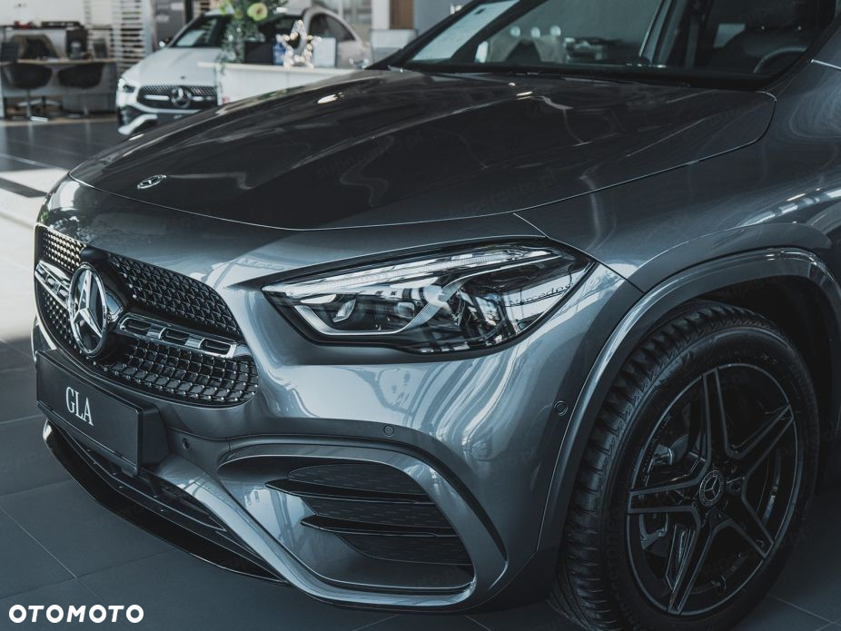Mercedes-Benz GLA 200 AMG Line - 2