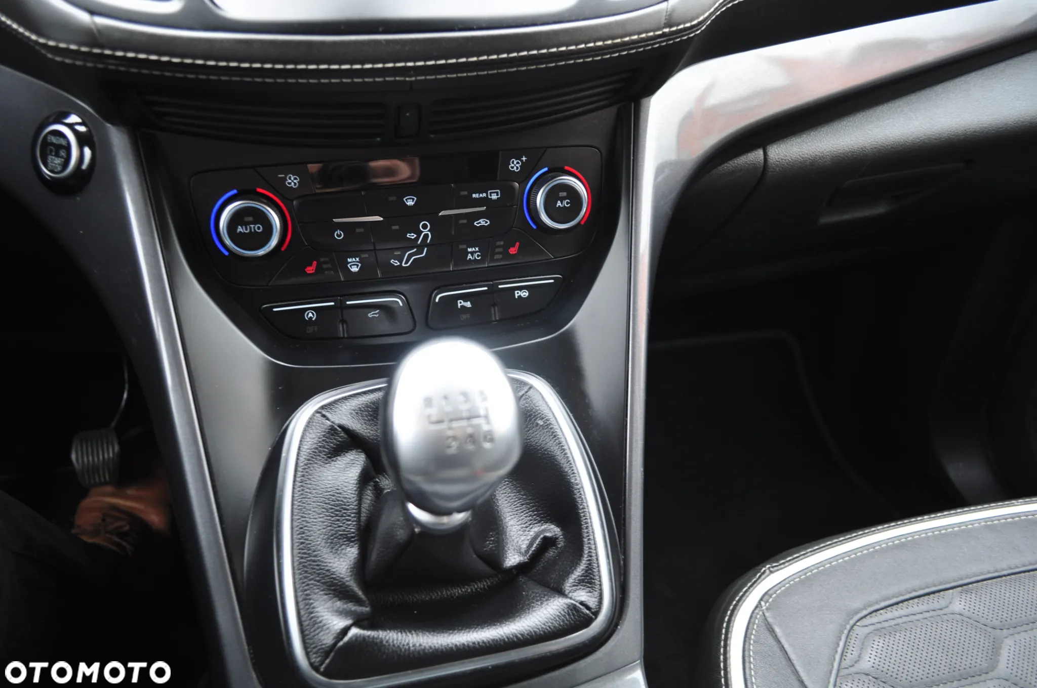 Ford Kuga 1.5 EcoBoost 2x4 Titanium - 15