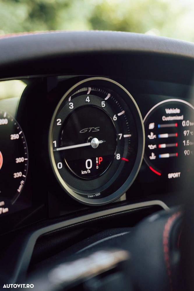 Porsche 911 Carrera 4 GTS PDK - 16