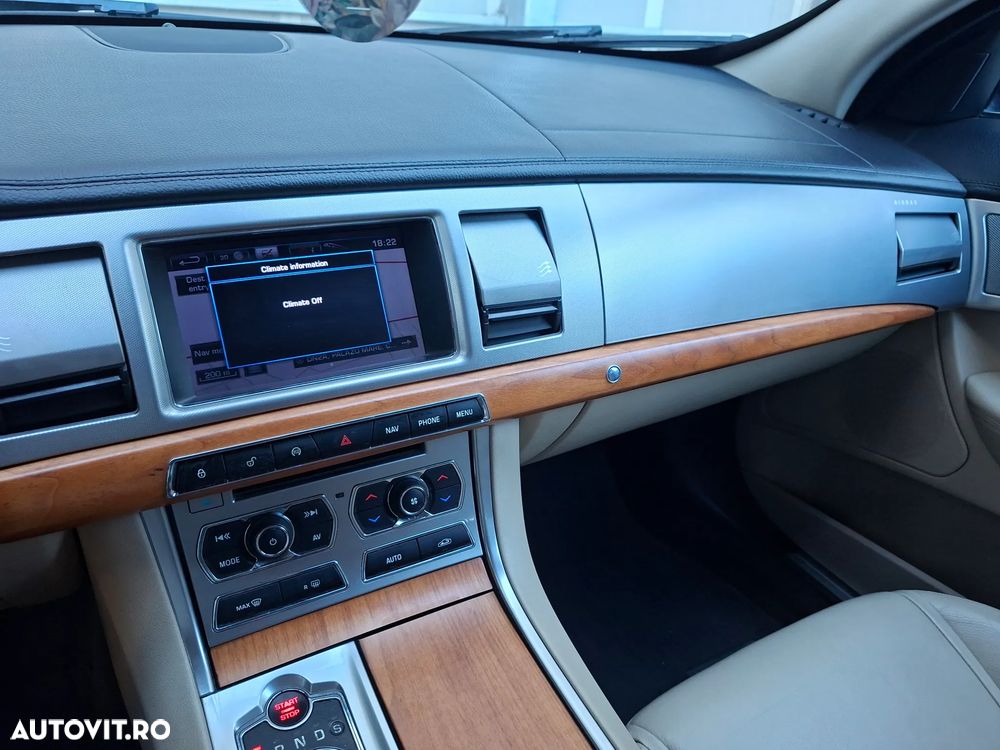 Jaguar XF 2.2D - 23