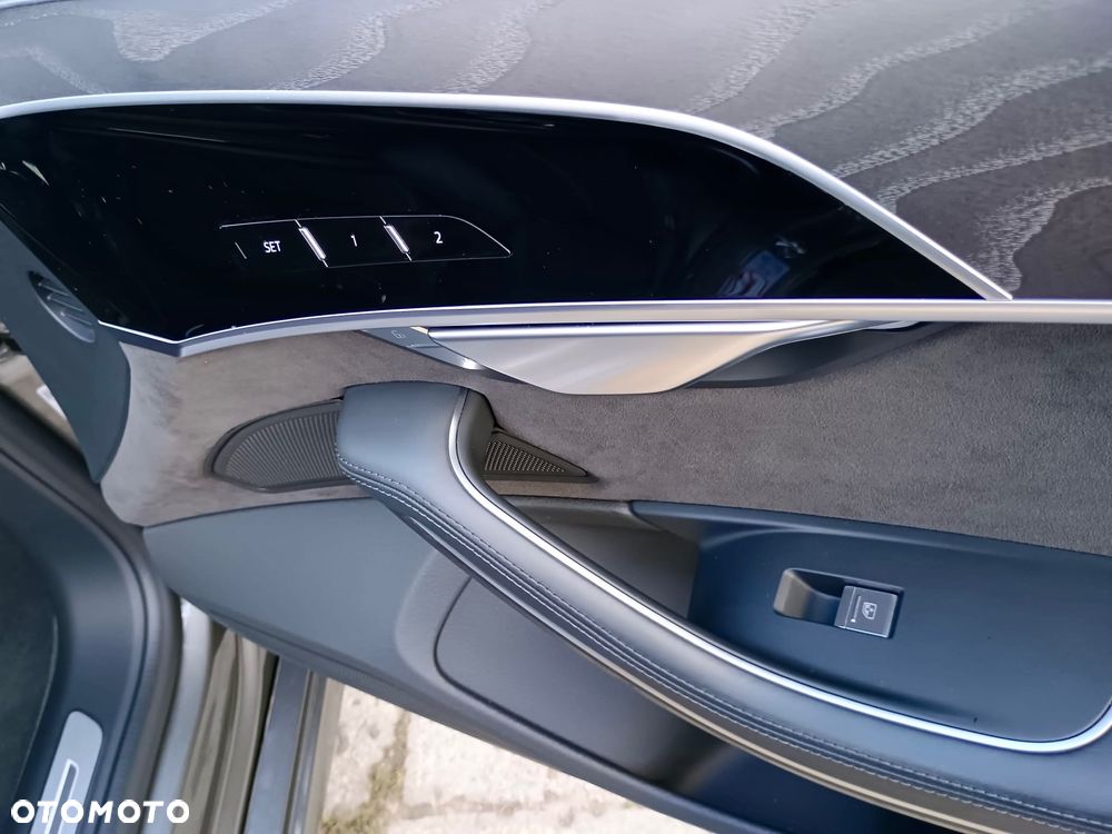 Audi A8 55 TFSI quattro tiptronic - 37
