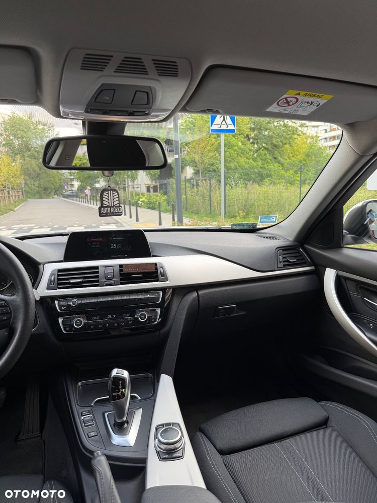 BMW Seria 3 318i - 16