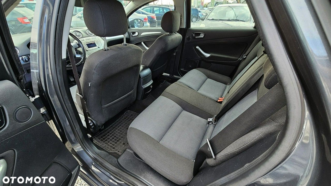 Ford Mondeo - 27