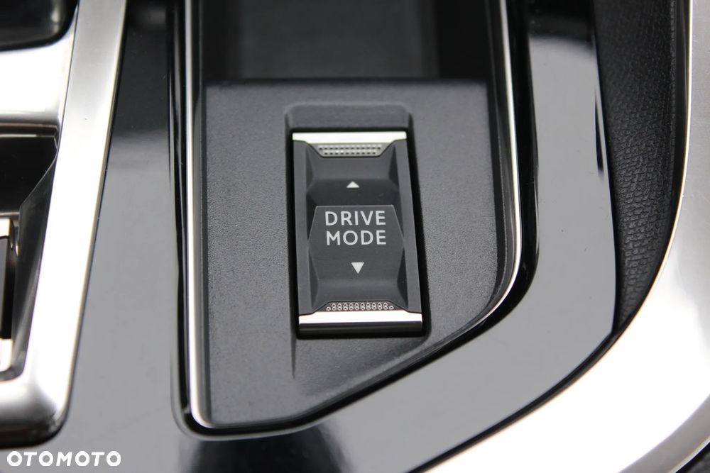 Peugeot 3008 Hybrid4 300 e-EAT8 GT - 29