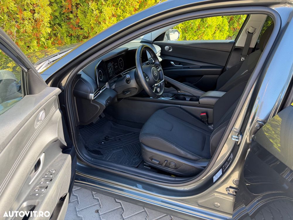 Hyundai Elantra - 12