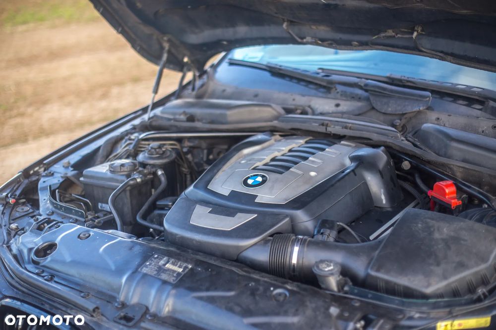 BMW Seria 5 550i - 14