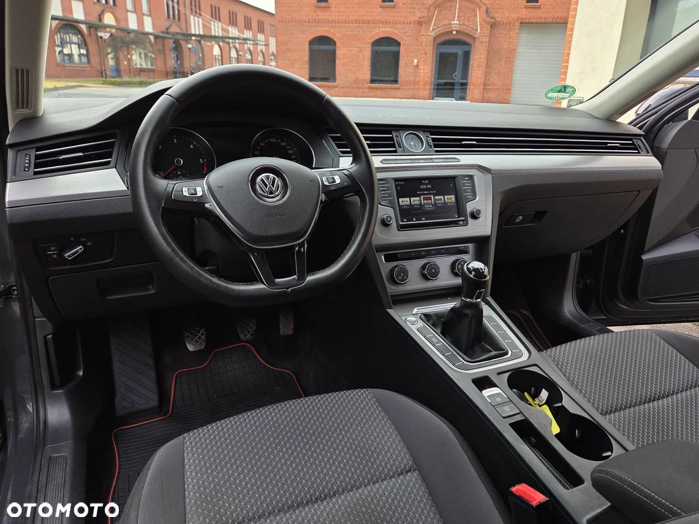 Volkswagen Passat 2.0 TDI (BlueMotion Technology) Trendline - 31
