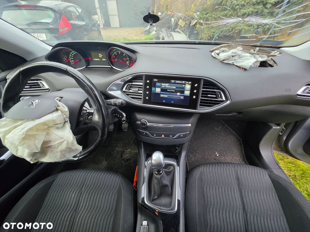 Peugeot 308 1.6 BlueHDi Allure S&S - 18