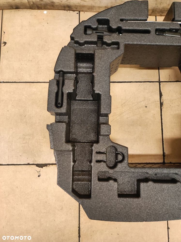 styropian wkład koła zapasu zstaw naprawczy audi a1 ii 82a - 3