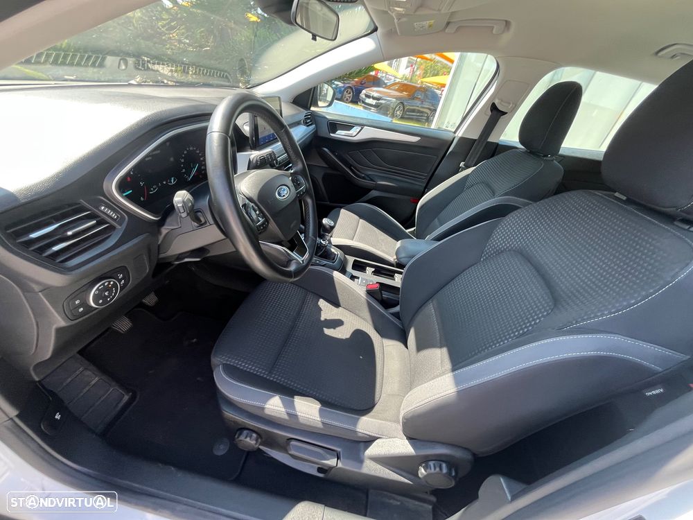 Ford Focus SW 1.5 TDCi EcoBlue Connected - 23