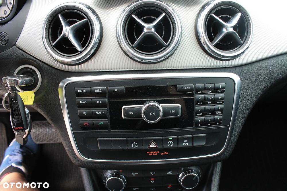 Mercedes-Benz GLA 200 (CDI) d 7G-DCT Urban - 11