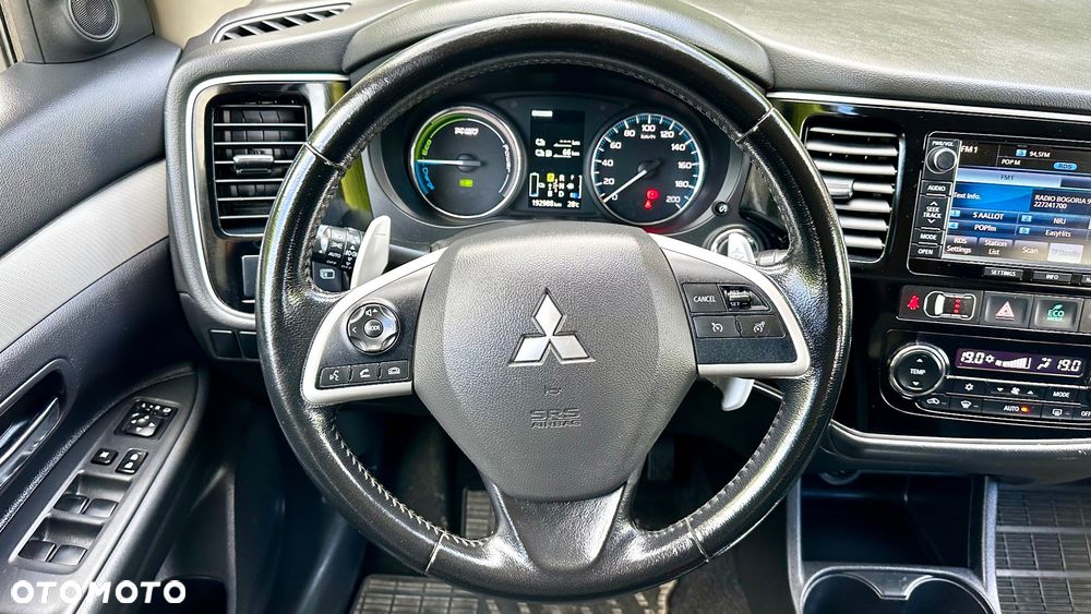 Mitsubishi Outlander 2.0 4WD Top - 22