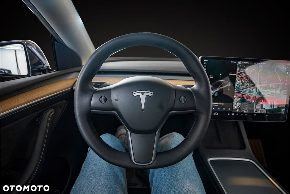 Tesla Model Y Long Range Dual Motor AWD - 17
